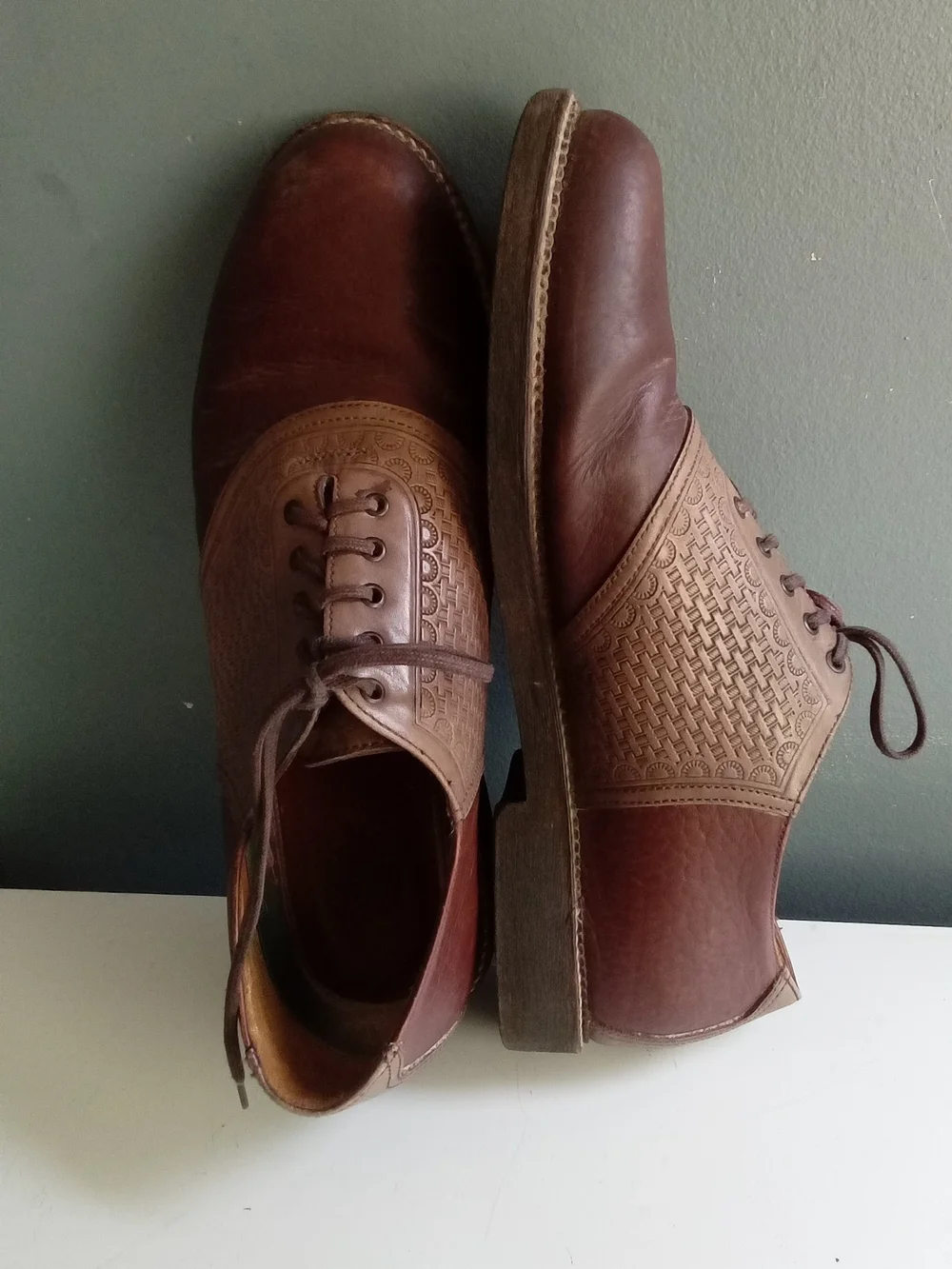 Vintage Brown Leather Saddle Shoes Embossed Tan Overlay Oxford Mens Laced Shoes